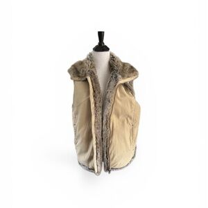 Weatherproof Beige Shearling Vest with Gray Fur Trim
